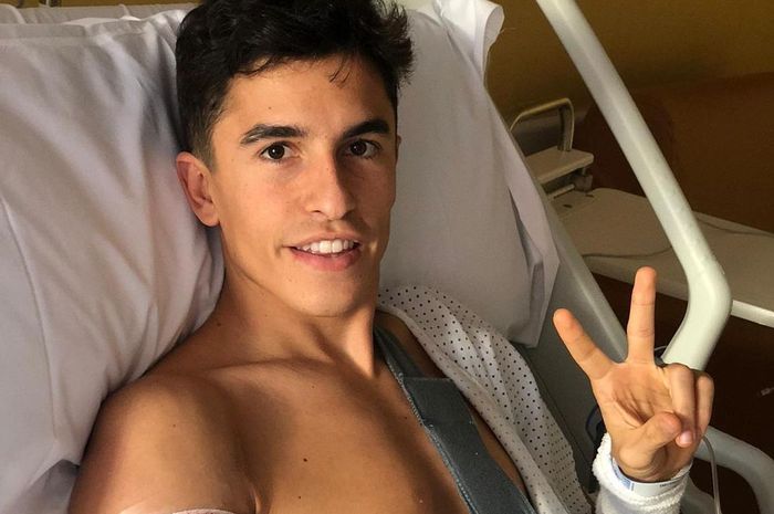 Marc Marquez usai menjalani operasi ketiga di Madrid, Spanyol