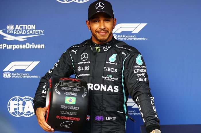 Lewis Hamilton saat ditetapkan sebagai pembalap tercepat pada kualifikasi F1 Brasil 2021