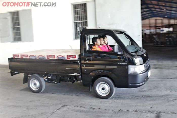 Suzuki Carry Pick Up yang digunakan untuk mendistribusikan produk ke berbagai daerah