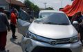 Toyota Avanza Tertimpa Gandengan Truk Tronton Putus, Pilar A Terpotong