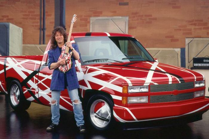 Eddie Van Halen dengan pikap Chevrolet C1500