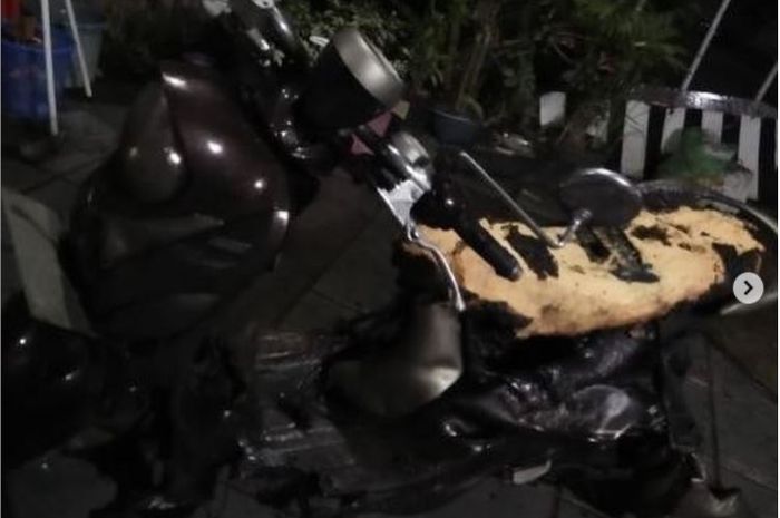 Yamaha Fino habis sengaja dibakar