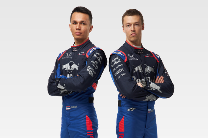 Alexander Albon dan Daniil Kvyat memperkenalkan baru balap tim Toro Rosso untuk balap F1 2019