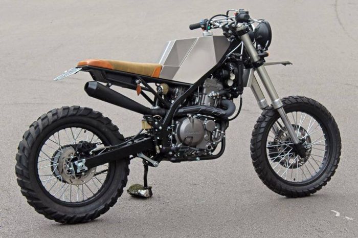 Kawasaki KLX650 custom dari Benta Handmade Machine