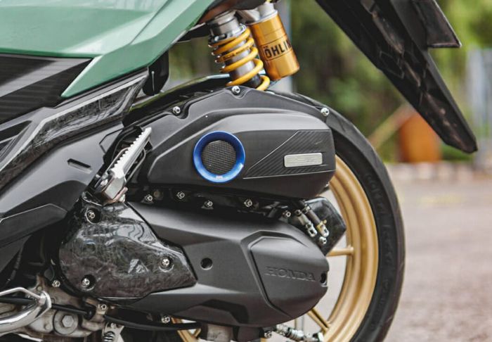 Kaki-kaki buritan Honda Vario 150 kece dengan pelek RCB dan sokbreker Ohlins