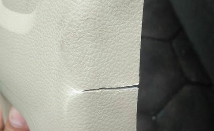 Foto lain konsol tengah Wuling Confero pecah saat pasang karpet dasar, bukan kesalahan pabrik