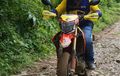 Pengalaman Seru Nekat Bawa Supermoto Terabasan ke Hutan Bermedan Lumpur