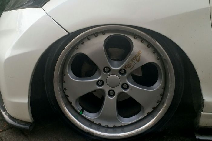 pelek Enkei dan ban Achilles pada Honda Freed