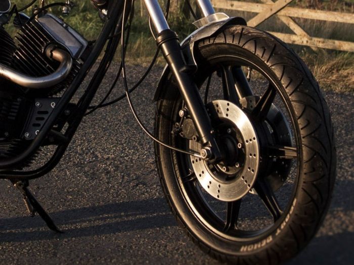 Kaki depan hanya dapat upgrade pengereman dan sepatbor kustom