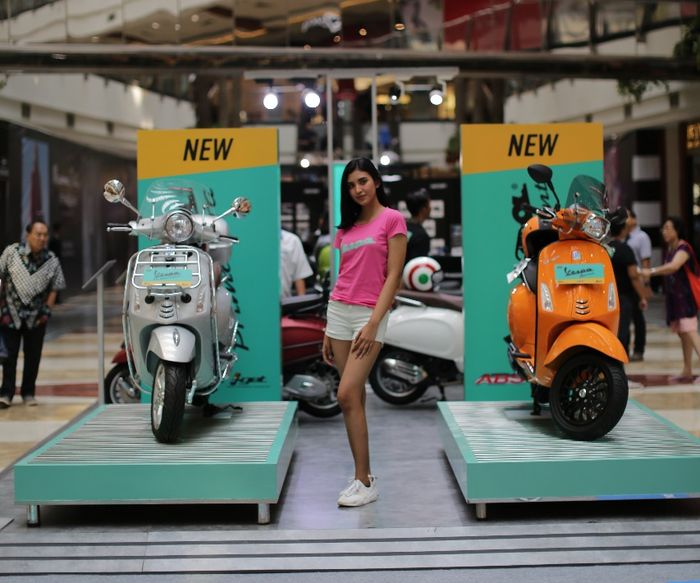 Dua produk Vespa, Sprint ABS dan Primavera ABS saat dipamerkan di Pondok Indah Mall