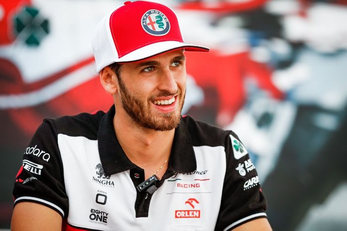 Antonio Giovinazzi belum mendapat kontrak baru dari tim Alfa Romeo Racing untuk musim balap F1 2022