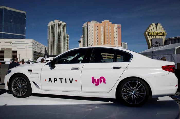 Taksi online dari Lyft dengan otak mesin dari Aptiv