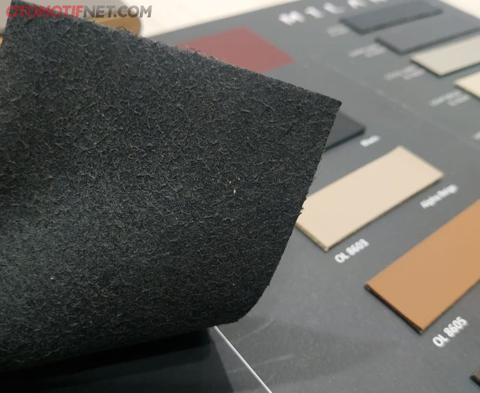 Bahan microfiber Euroleder punya lapisan bawah tanpa kain alias mirip kulit asli