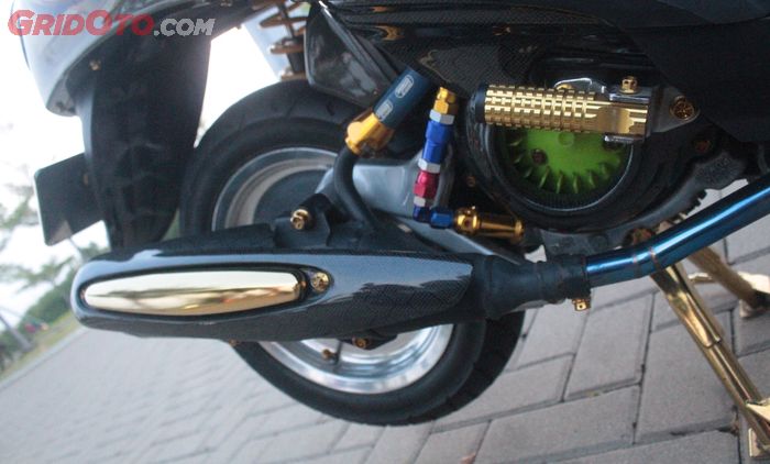 Yamaha Fino pasang knalpot Fino Tis Thailand dan selang Samco Sport