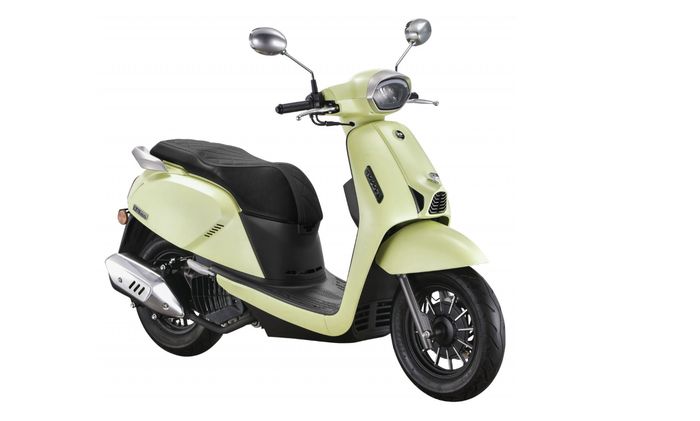 Desain headlamp-nya mirip Honda Stylo 160