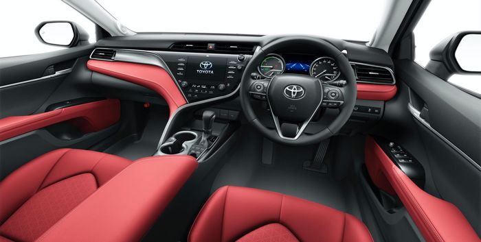 Tampilan kabin Toyota Camry Black Edition