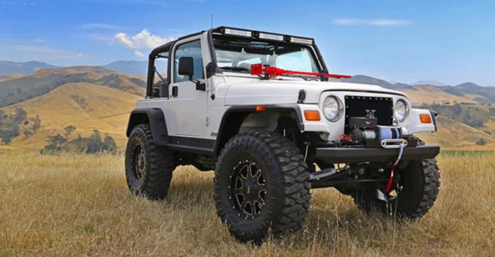 Modifikasi Jeep Wrangler hasil garapan anak sekolahan