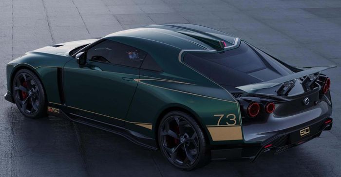 Tampak dari atas Nissan GT-R50 warna hijau 