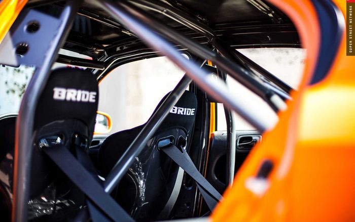 Tampilan kabin modifikasi Honda Civic Ferio dengan baju Lamborghini