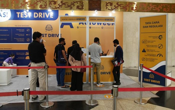 Ilustrasi pengajuan untuk test drive di Jakarta Auto Week 2022