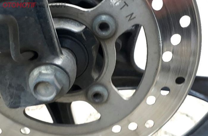 Piringan cakram pantang kena oli sokbreker