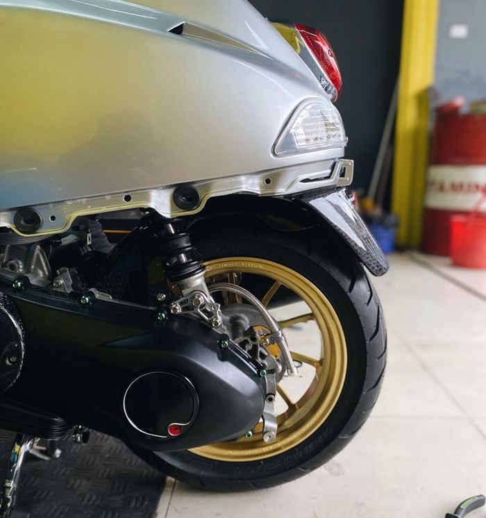 Vespa S atau LX ban belakang aman pakai ring 12 inci tanpa gesrot sepatbor setelah dicustom Cuanvespa