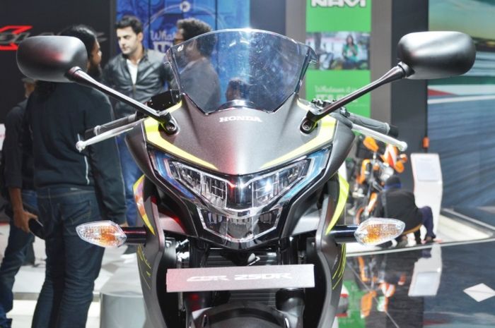 Honda CBR250R satu silinder 2018 pakai LED