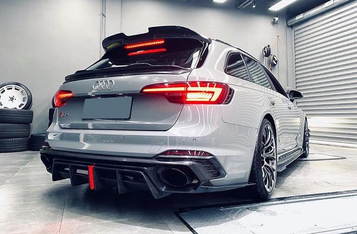 Tampilan belakang modifikasi Audi RS4 Avant garapan DarwinPro