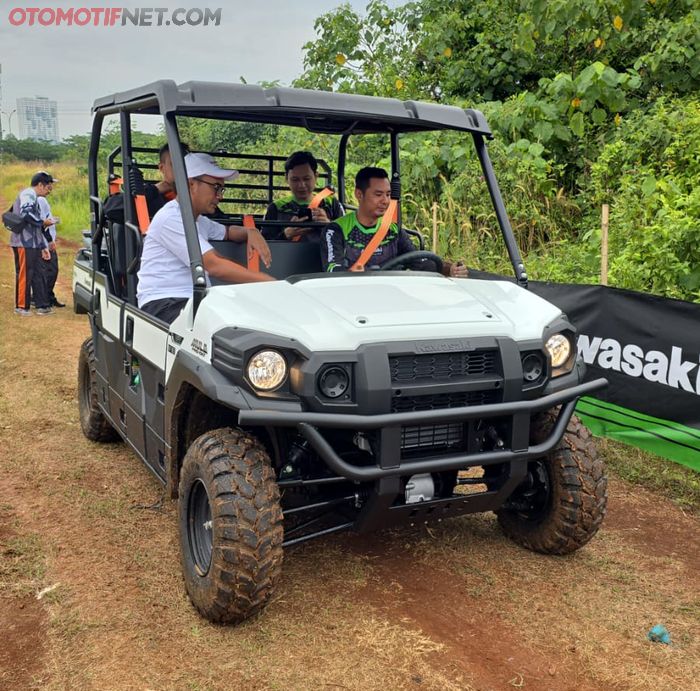 Kawasaki MULE PRO-DXT UV jadi model UTV atau Side by Side pertama Kawasaki di Indonesia