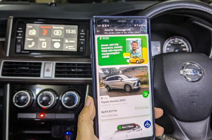 Sewa mobil menggunakan aplikasi Zoomcar
