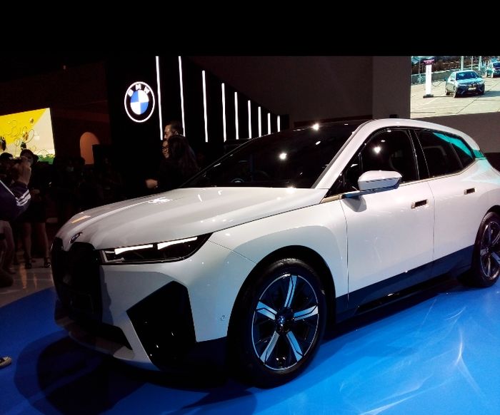 BMW THe IX