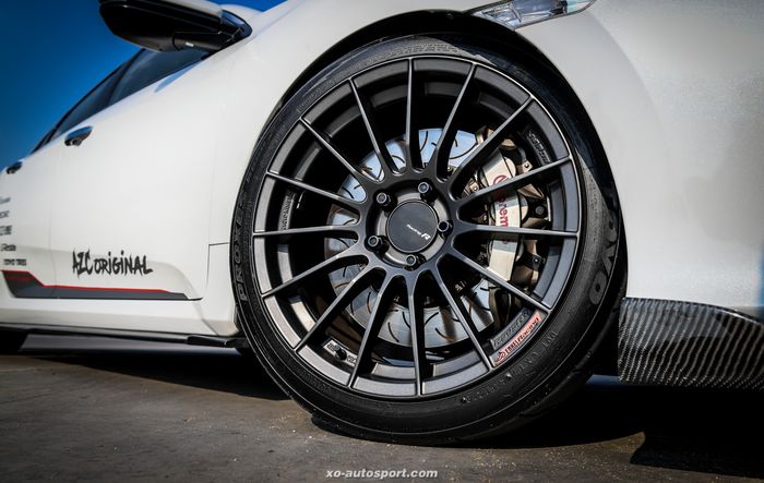 Modifikasi Honda Civic Turbo ditopang pelek Enkei RS05 ukuran 18 inci