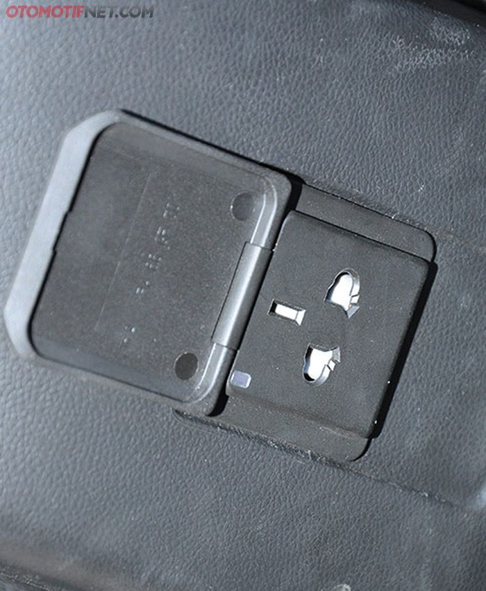 Power supply 230 bisa langsung cas laptop di dalam mobil