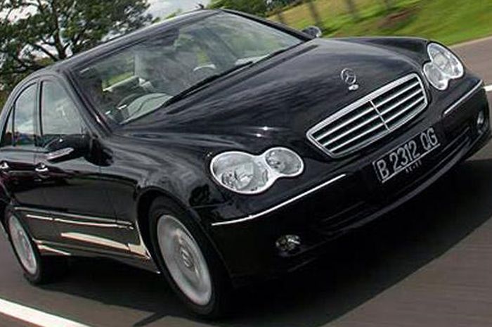 Mercedes-Benz dengan kode bodi W203