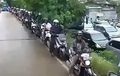 Tumben-Tumbennya Nih, Pengendara Motor Jakarta Bisa Antre Dengan Tertib, Jadi Lemes Pas Tahu Aslinya