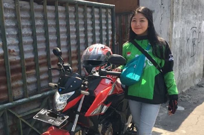 Divani, gojek cantik yang ingin membantu  orang tua.
