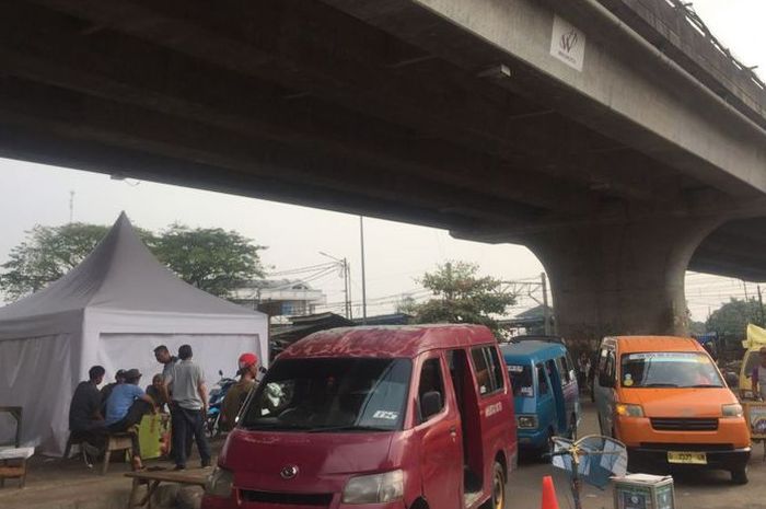 Belokan terminal sementara Depok, Pasar Kemiri Muka, Beji, Depok  