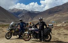 Gokil! Tim Overlander Indonesia Tembus Lhasa Tibet Pakai Motor Plat B dan D