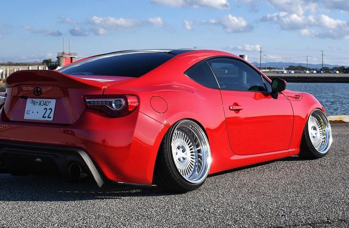 Toyota 86 terlihat lebih aduhai dengan kompisisi kaki-kaki baru