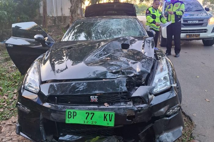Nissan GT-R35 yang menabrak Yamaha MIo J hingga menewaskan wanita pekerja PT JMS di Jl Ahmad Yani, Batam Kota, kota Batam