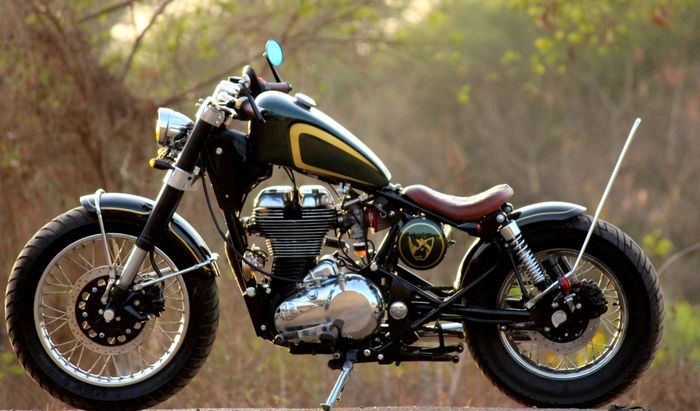 Royal Enfield Classic 350 custom old school bobber dari Jedi Customs