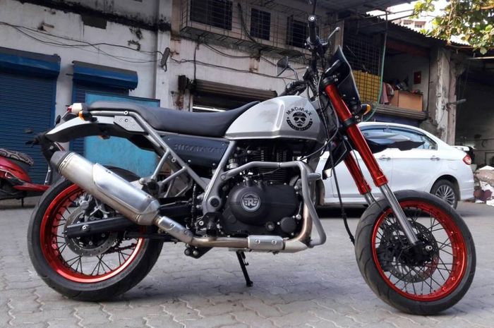 RE Himalayan custom street tracker besutan Transfigure Custom House