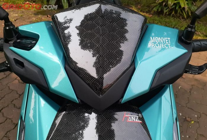 Visor dan dasi Honda Vario 150 terlapis karbon kevlar hexagone