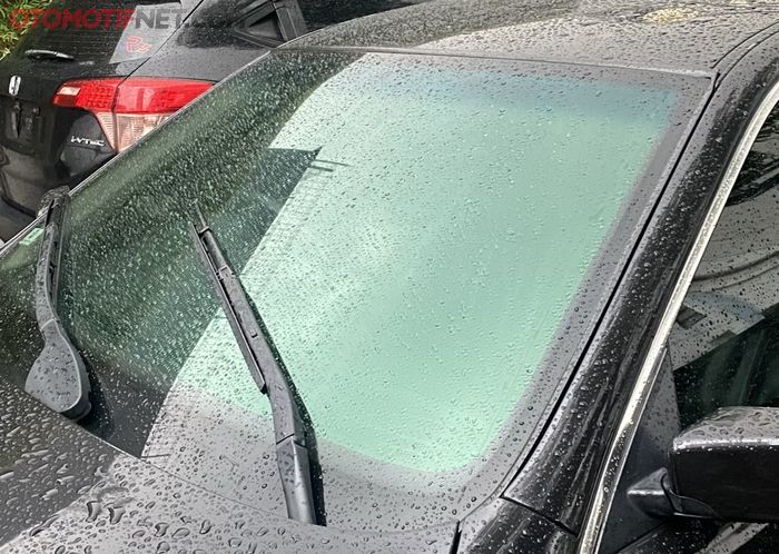 Ada alasan penting mengapa harus segera cuci mobil setelah kena hujan.