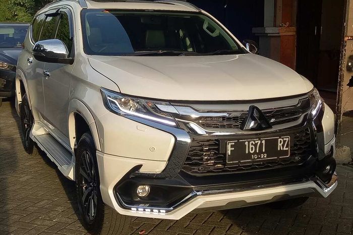 Mitsubishi Pajero Sport dengan body kit sporti 