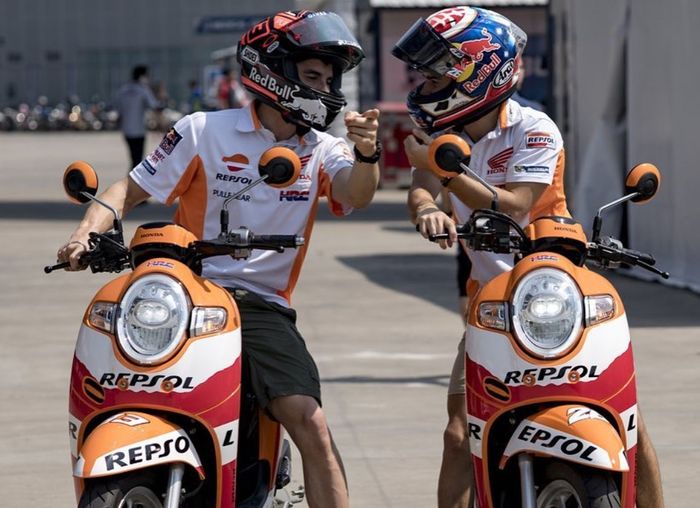 All New Scoopy livery Repsol MotoGP digunakan pembalap untuk mengitari sirkuit Chang