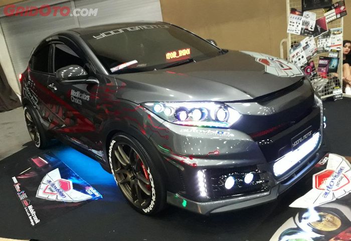 Honda HR-V berjuluk Raptor Eyes dengan ubahan lampu ekstrem 