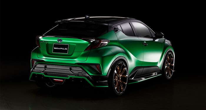 Tampilan belakang Toyota C-HR dari Wald Jepang