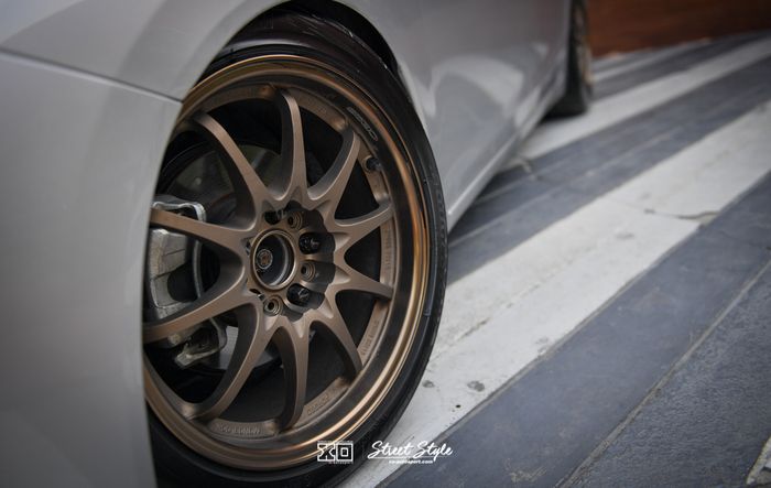 Modifikasi Honda Civic FB pakai pelek Volk Racing CE28 ukuran 17x8 inci
