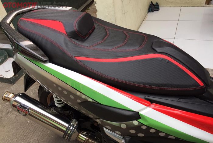 Jok Yamaha NMAX model racing atau sporty
